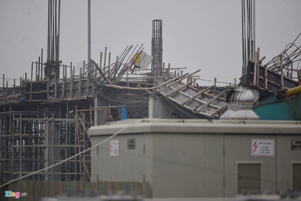 Hiện trường vụ sập giàn giáo làm 3 người chết lúc rạng sáng